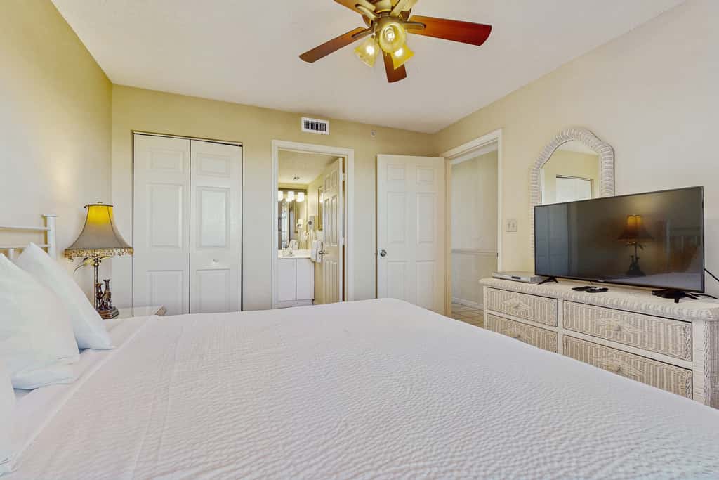 5th-floor condo with patio, pool & ocean views