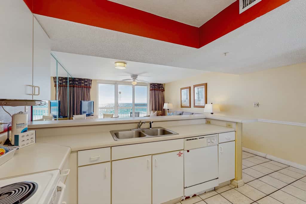 5th-floor condo with patio, pool & ocean views
