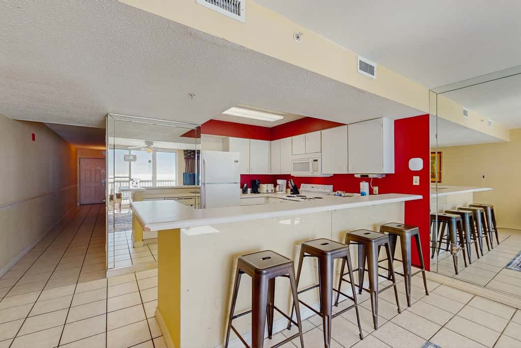 5th-floor condo with patio, pool & ocean views