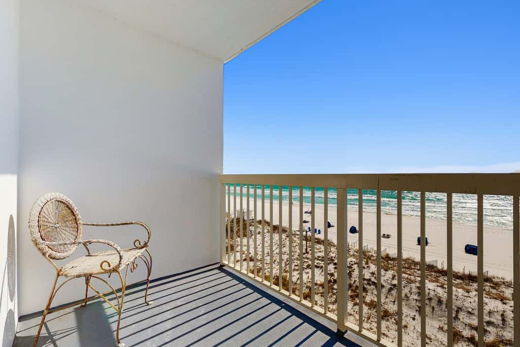 5th-floor condo with patio, pool & ocean views