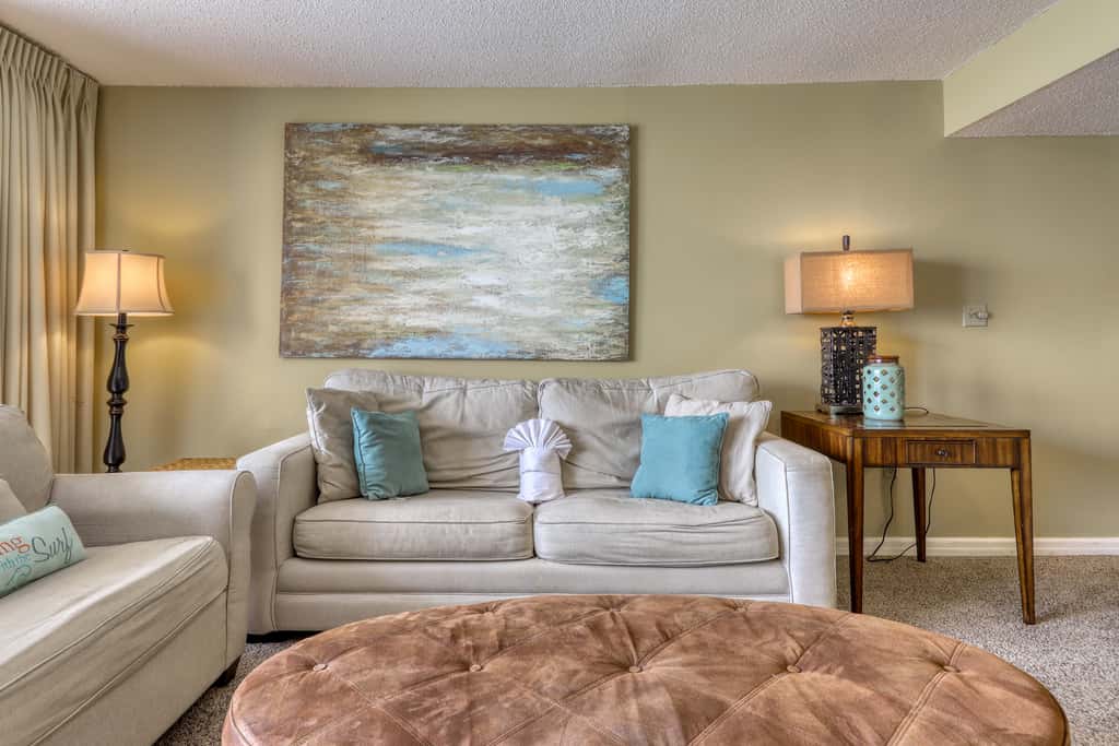 High-rise condo with ocean views, pool & balcony