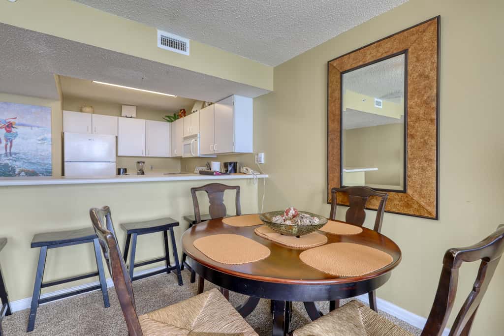 High-rise condo with ocean views, pool & balcony