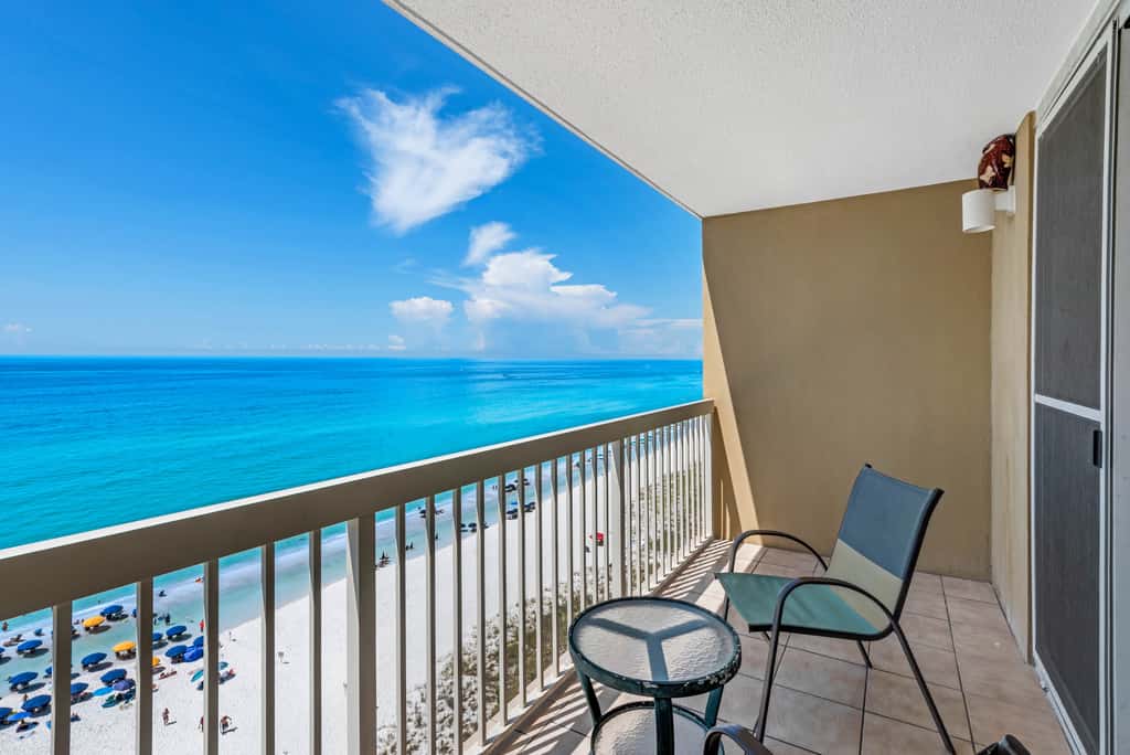 14th-floor condo with Gulf of Mexico views & outdoor pool