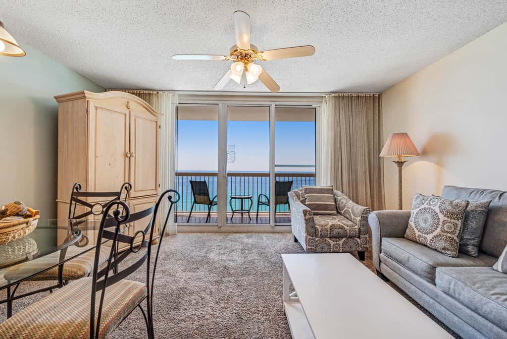 14th-floor condo with Gulf of Mexico views & outdoor pool