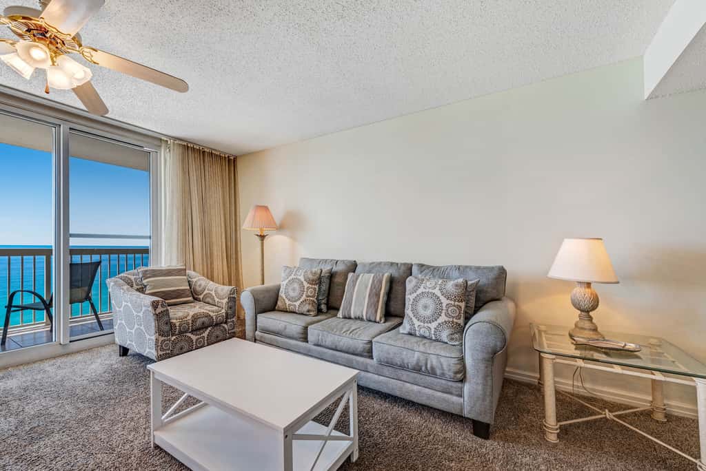 14th-floor condo with Gulf of Mexico views & outdoor pool
