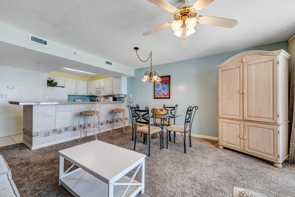 14th-floor condo with Gulf of Mexico views & outdoor pool