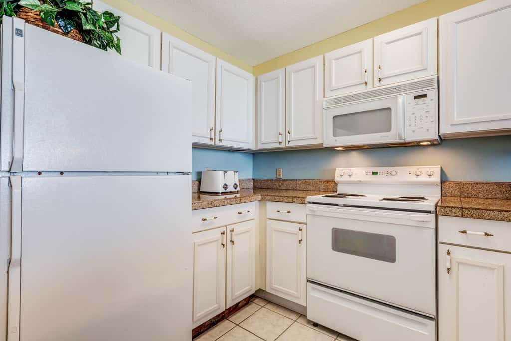 14th-floor condo with Gulf of Mexico views & outdoor pool