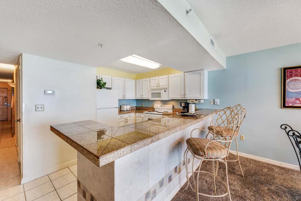 14th-floor condo with Gulf of Mexico views & outdoor pool
