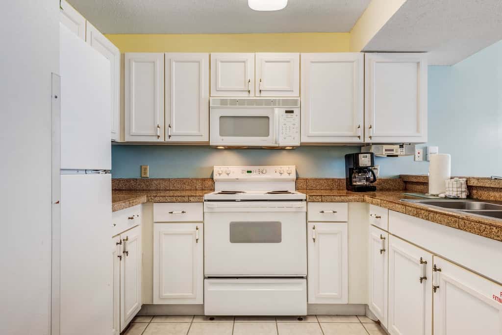 14th-floor condo with Gulf of Mexico views & outdoor pool