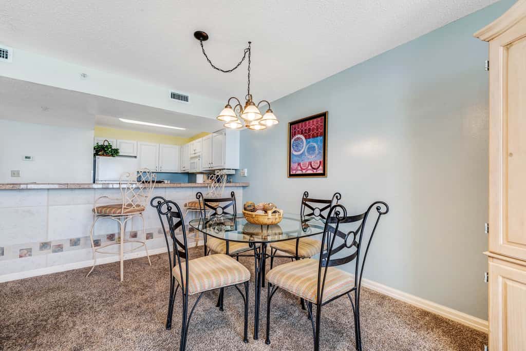 14th-floor condo with Gulf of Mexico views & outdoor pool