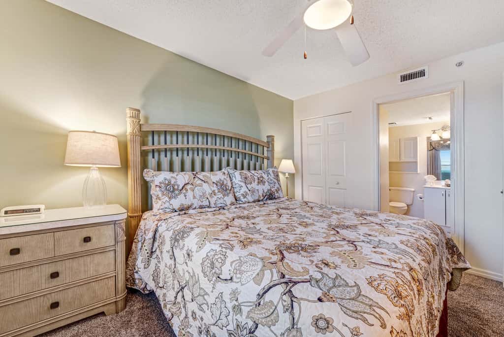 14th-floor condo with Gulf of Mexico views & outdoor pool