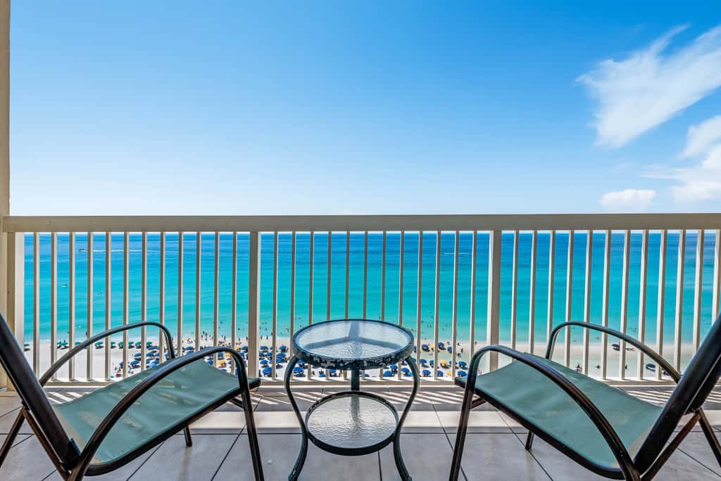 14th-floor condo with Gulf of Mexico views & outdoor pool