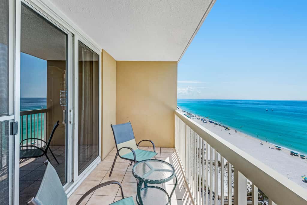14th-floor condo with Gulf of Mexico views & outdoor pool