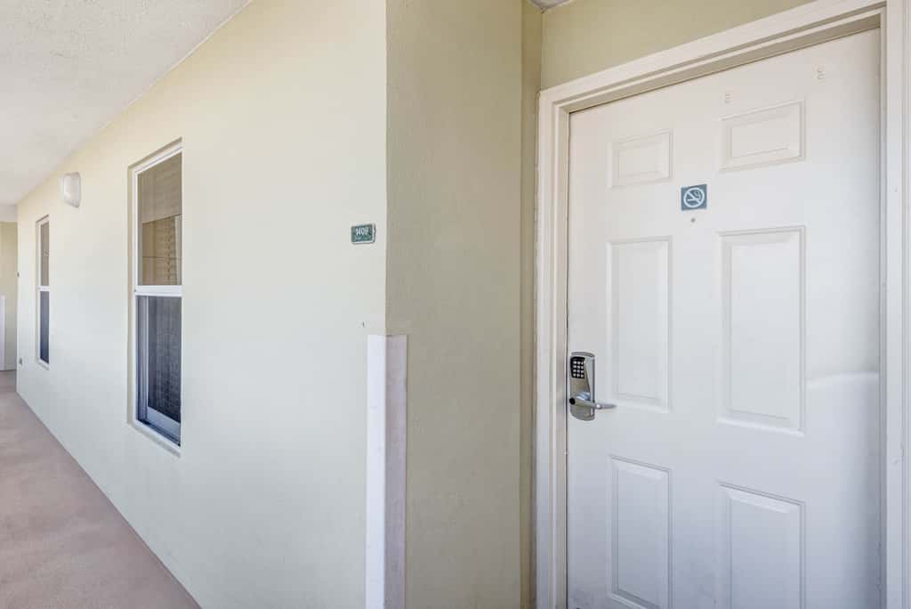 14th-floor condo with Gulf of Mexico views & outdoor pool