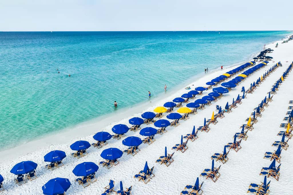 14th-floor condo with Gulf of Mexico views & outdoor pool