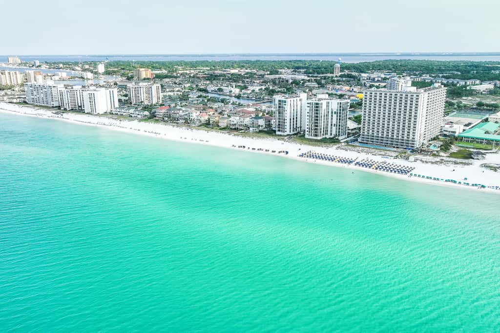 14th-floor condo with Gulf of Mexico views & outdoor pool