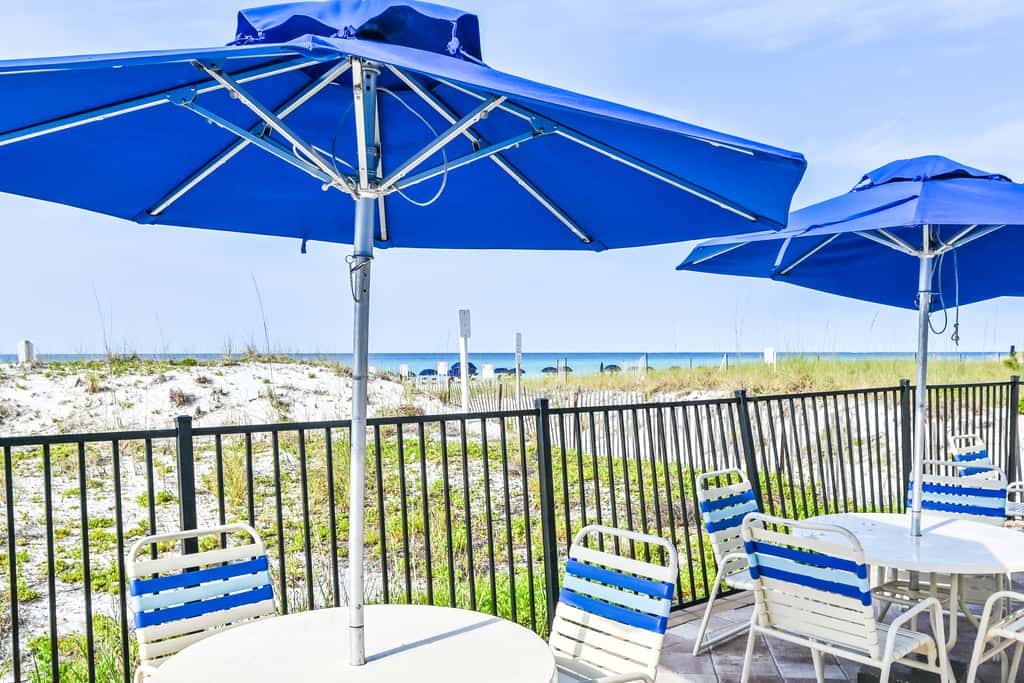 14th-floor condo with Gulf of Mexico views & outdoor pool