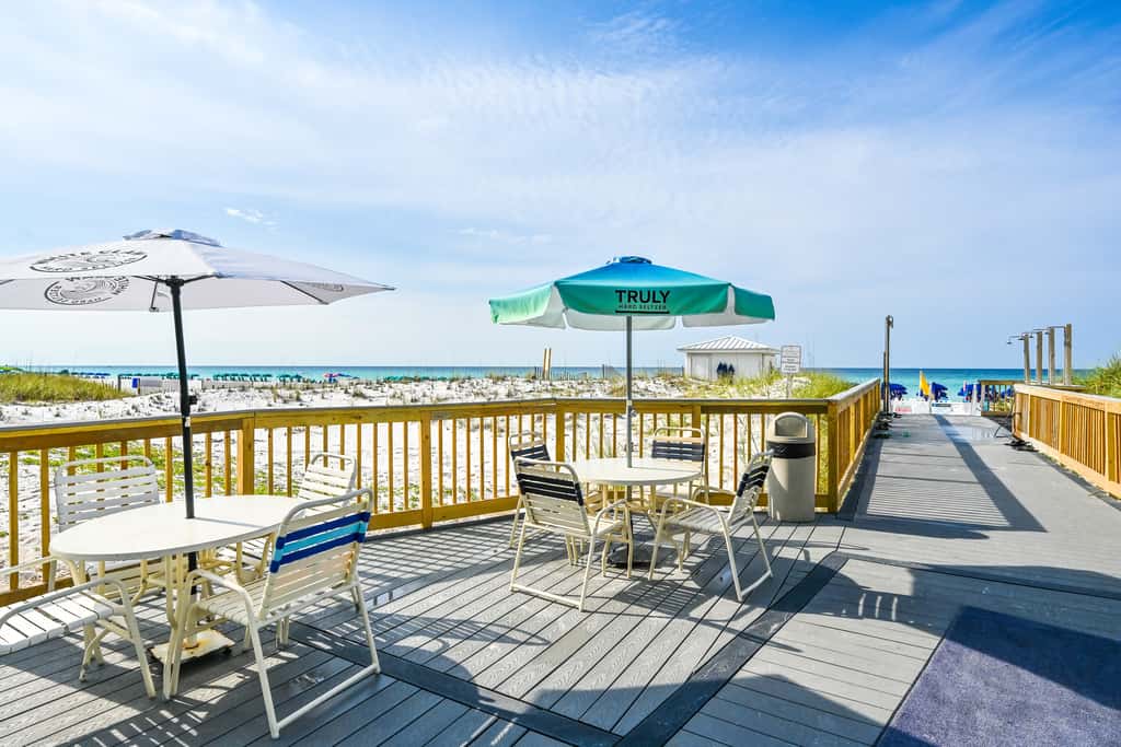 14th-floor condo with Gulf of Mexico views & outdoor pool