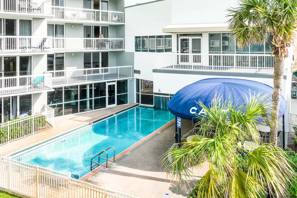 14th-floor condo with Gulf of Mexico views & outdoor pool