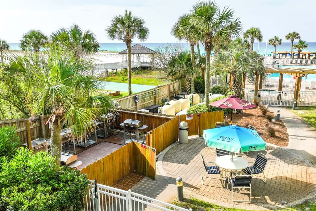 14th-floor condo with Gulf of Mexico views & outdoor pool