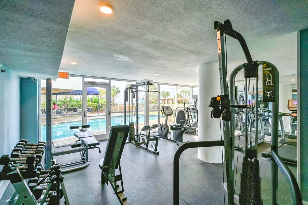 14th-floor condo with Gulf of Mexico views & outdoor pool