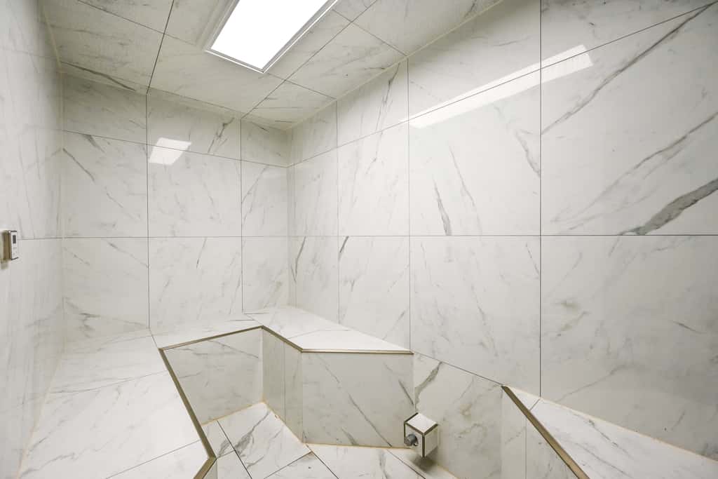14th-floor condo with Gulf of Mexico views & outdoor pool
