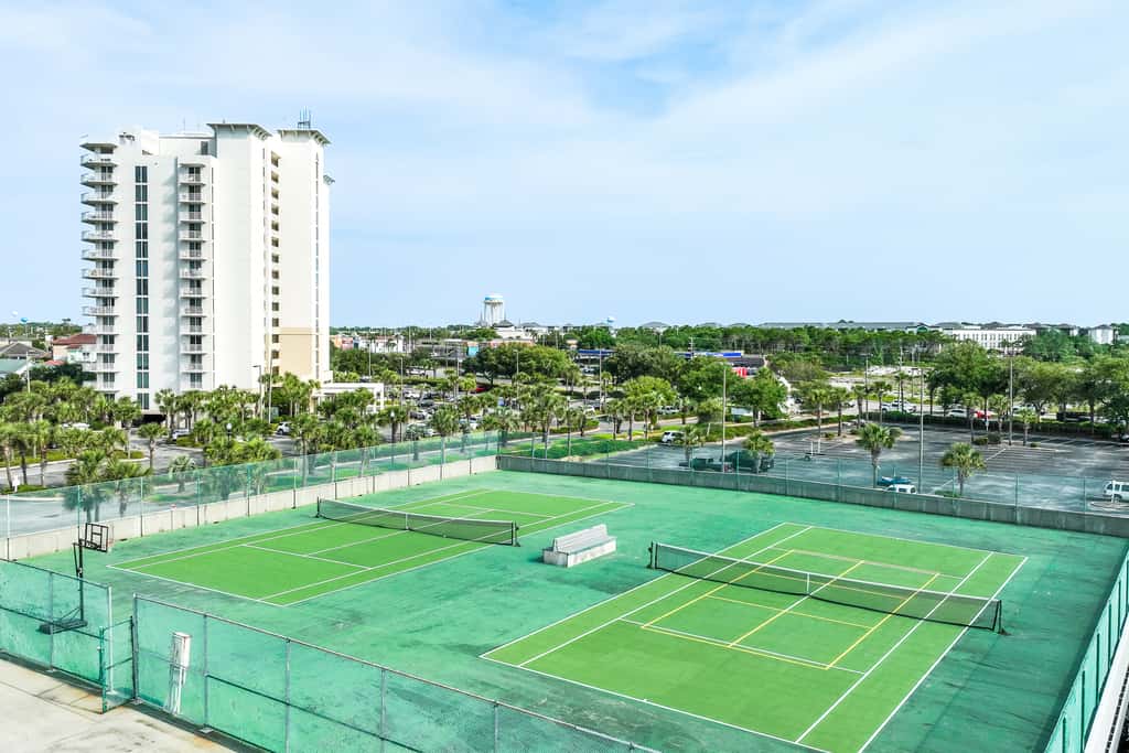 14th-floor condo with Gulf of Mexico views & outdoor pool