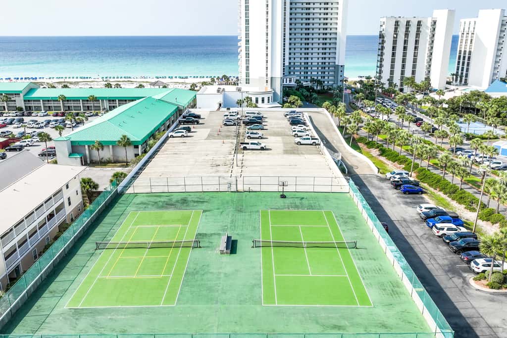 14th-floor condo with Gulf of Mexico views & outdoor pool