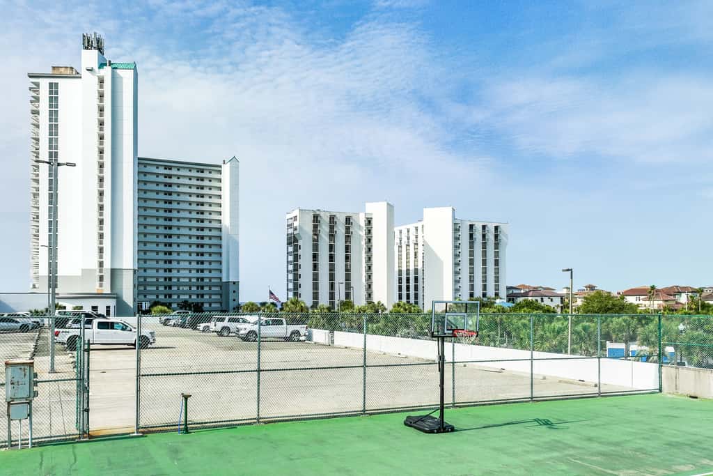 14th-floor condo with Gulf of Mexico views & outdoor pool