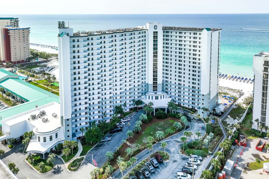 14th-floor condo with Gulf of Mexico views & outdoor pool