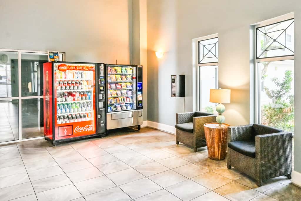 14th-floor condo with Gulf of Mexico views & outdoor pool