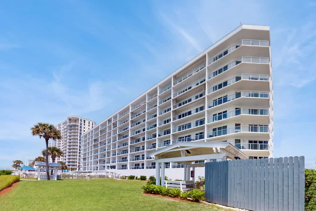 Amazing Gulf view from this cozy condo with pool, gym & beach
