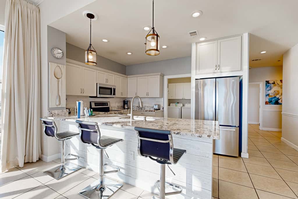 Beachfront condo w private balcony, Gulf views & on-site shared amenities