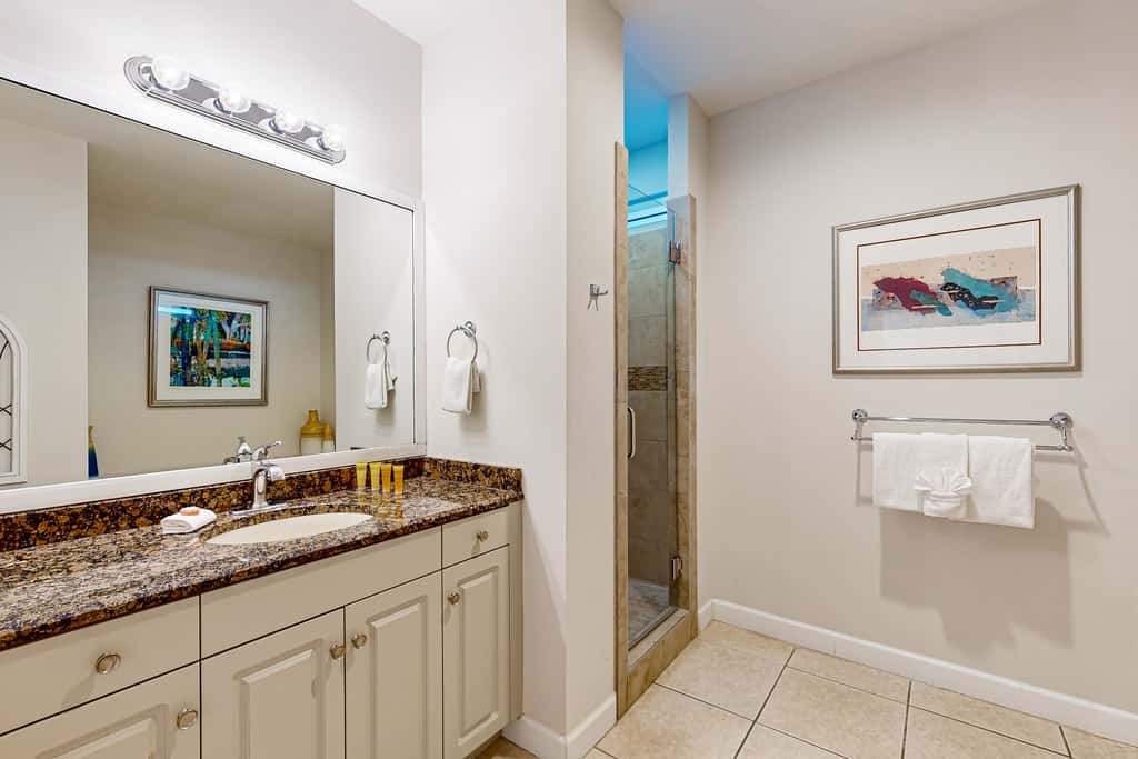 Beachfront condo w private balcony, Gulf views & on-site shared amenities