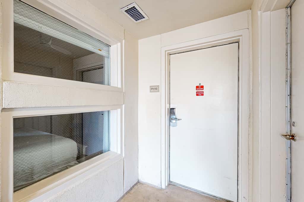 Beachfront condo w private balcony, Gulf views & on-site shared amenities