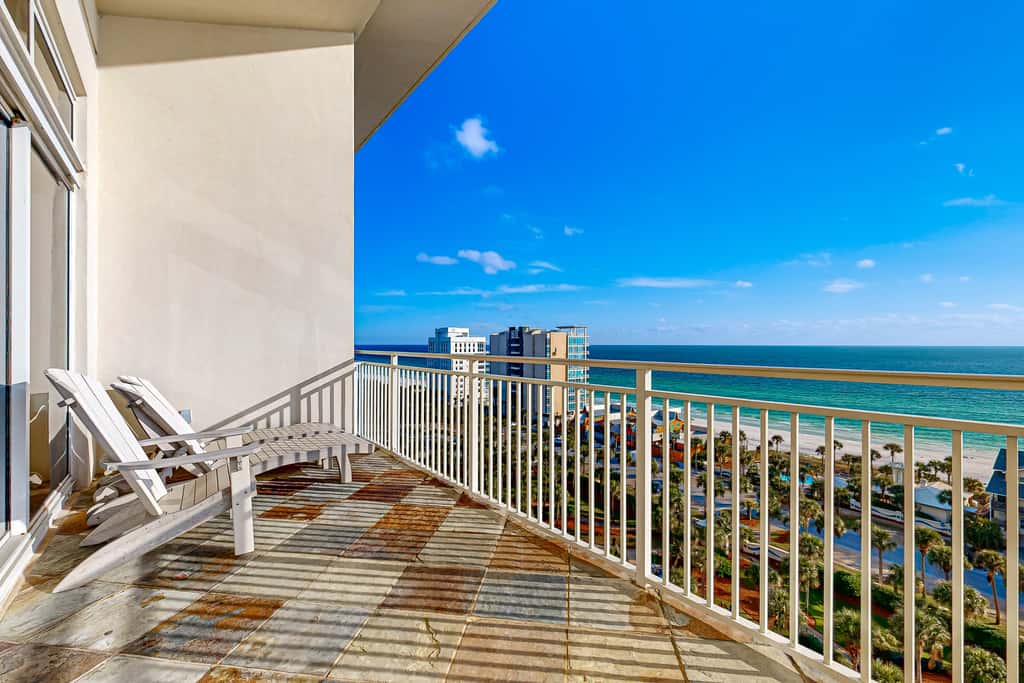 Beachfront condo w private balcony, Gulf views & on-site shared amenities