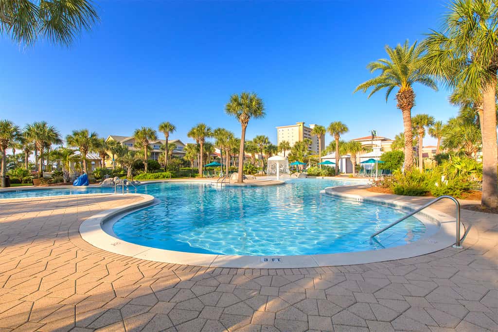 Beachfront condo w private balcony, Gulf views & on-site shared amenities