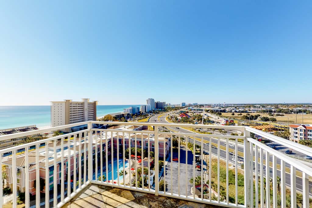 Beachfront condo w private balcony, Gulf views & on-site shared amenities