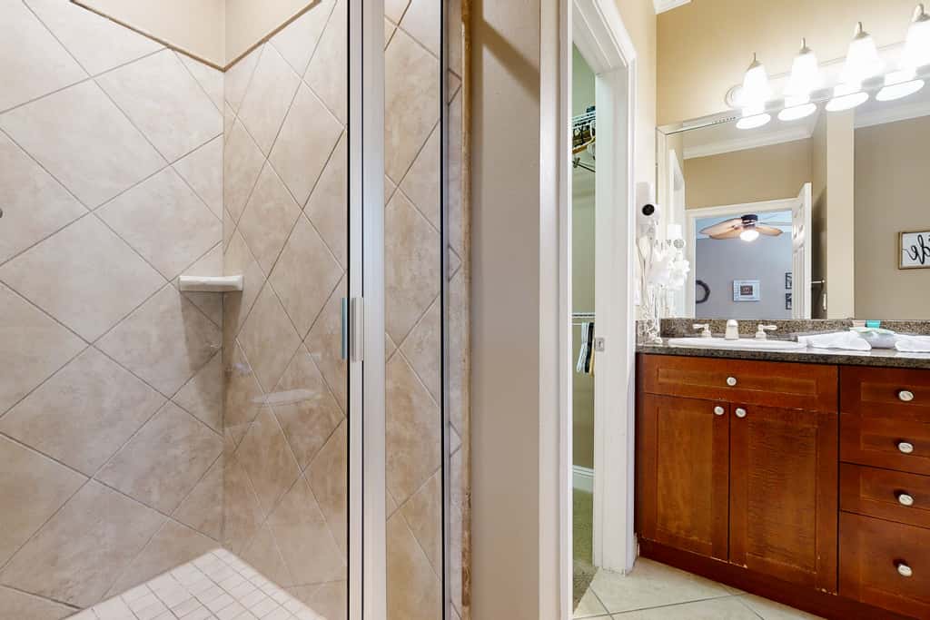 Nautical home in gated community with pool, hot tub & beach access