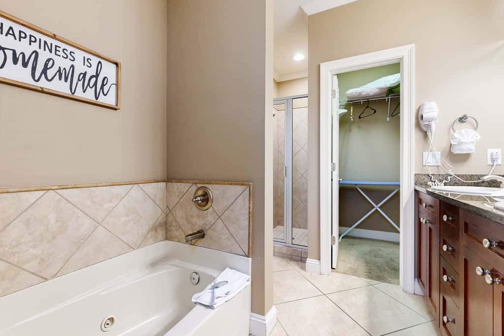Nautical home in gated community with pool, hot tub & beach access