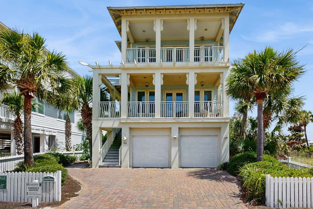 3-Bedroom Home Located in Destin Pointe, Near shops and dining