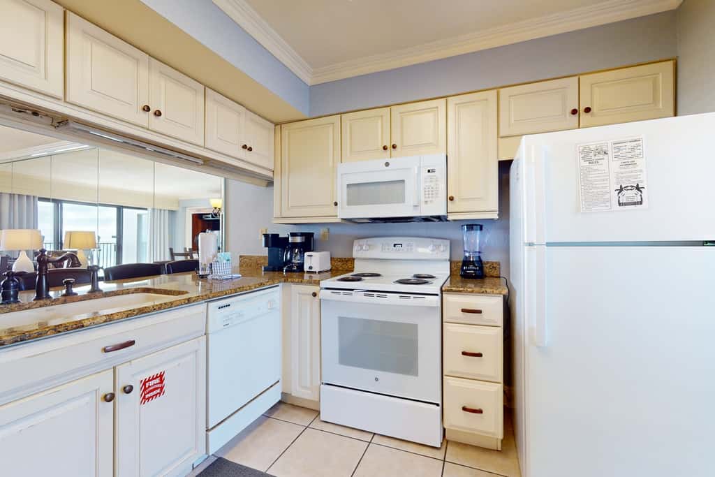 6th Floor Lovely Condo Great Amenities, Gulf View, Large Balcony