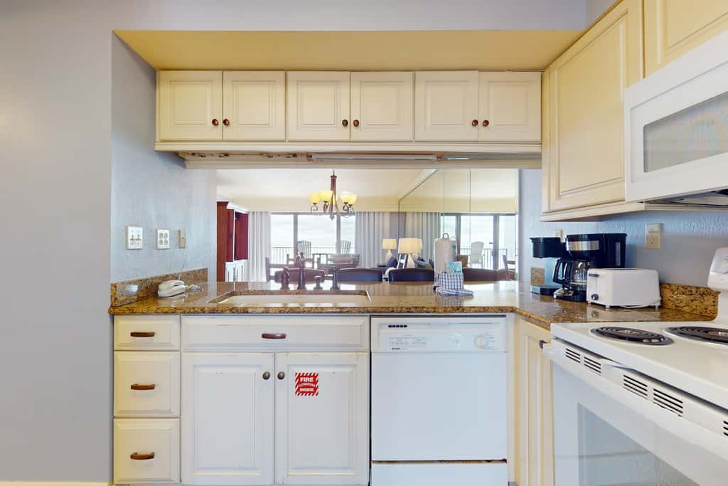 6th Floor Lovely Condo Great Amenities, Gulf View, Large Balcony