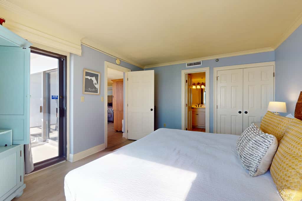 6th Floor Lovely Condo Great Amenities, Gulf View, Large Balcony