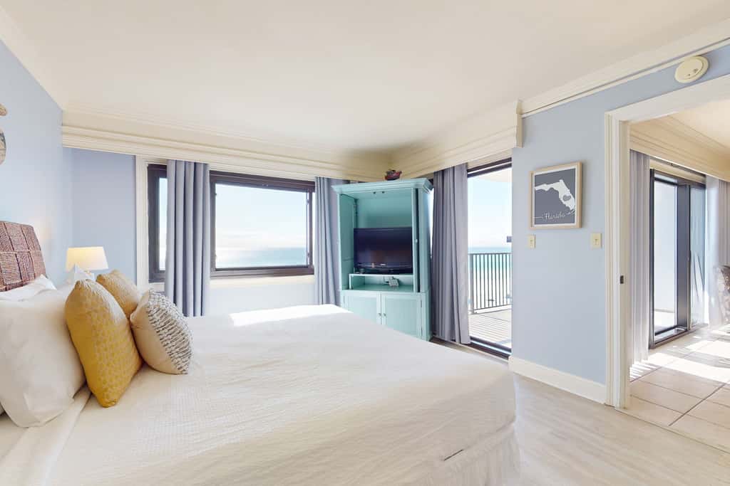 6th Floor Lovely Condo Great Amenities, Gulf View, Large Balcony