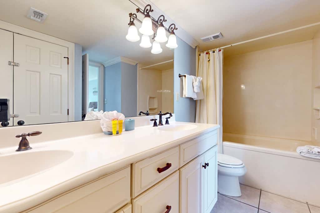 6th Floor Lovely Condo Great Amenities, Gulf View, Large Balcony