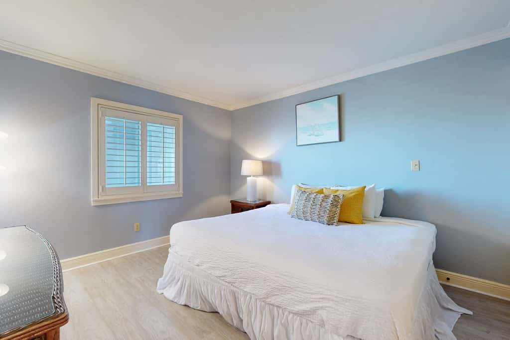 6th Floor Lovely Condo Great Amenities, Gulf View, Large Balcony