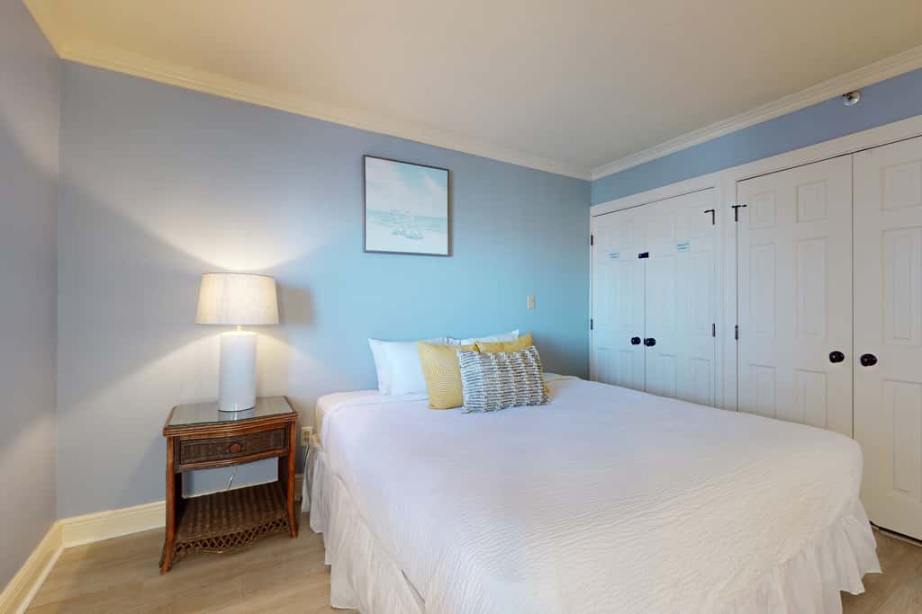 6th Floor Lovely Condo Great Amenities, Gulf View, Large Balcony