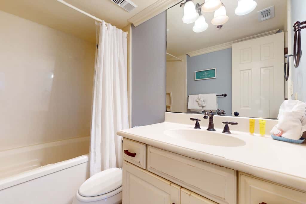 6th Floor Lovely Condo Great Amenities, Gulf View, Large Balcony