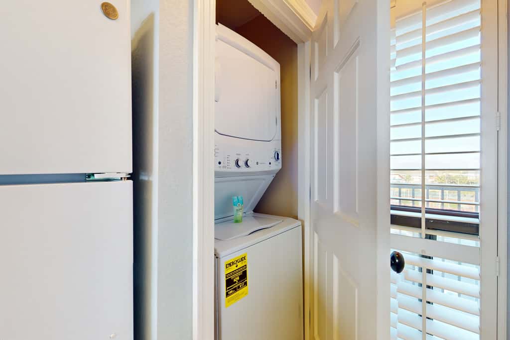 6th Floor Lovely Condo Great Amenities, Gulf View, Large Balcony